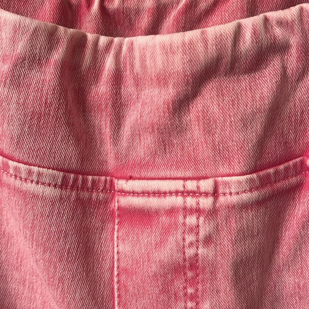 New, no tags, Belle by Kim Gravel pink acid washed cropped jeans! - Picture 3 of 4